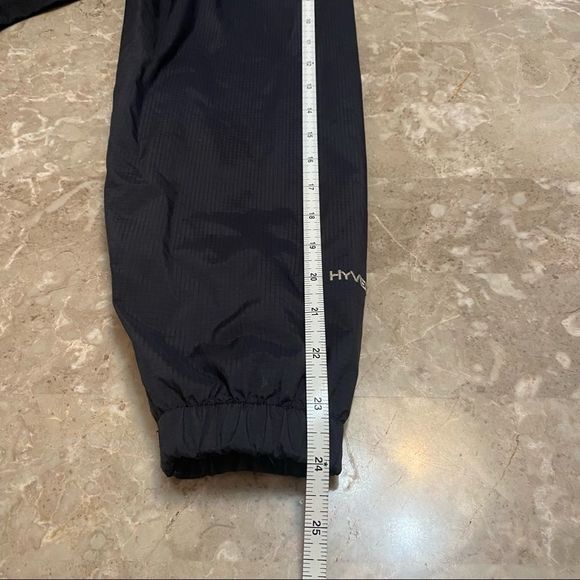 The North Face women’s black hyvent jacket size small - Picture 9 of 10